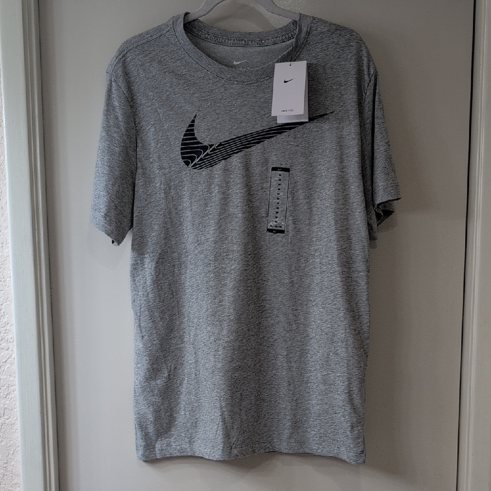 The Nike Tee Men’s Gray Short-Sleeve Blue Swoosh Front Graphic Medium Dri-Fit - Picture 2 of 9